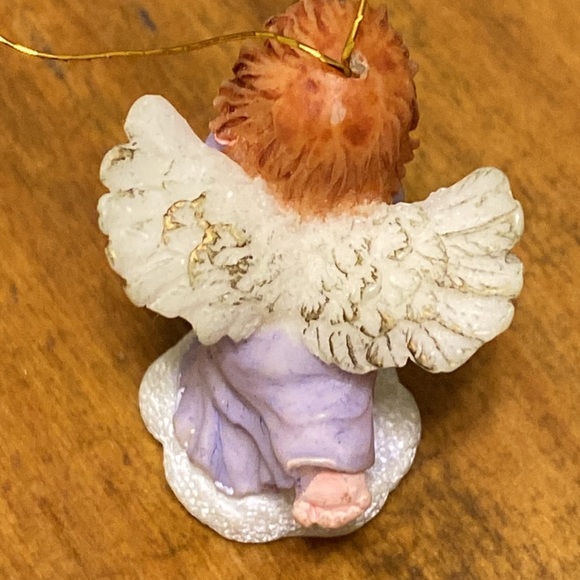 Beautiful angel choir ornaments in resin 5 in all - Picture 3 of 8